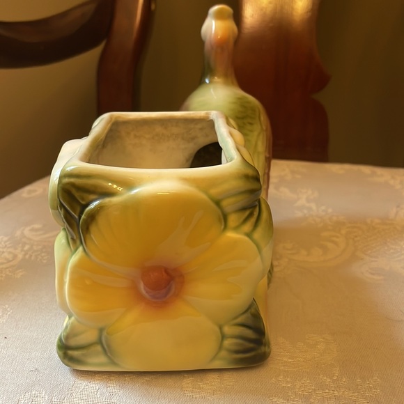 Vintage Hull Pottery USA 1961 pheasant planter with yellow flowers, EUC - Picture 5 of 12
